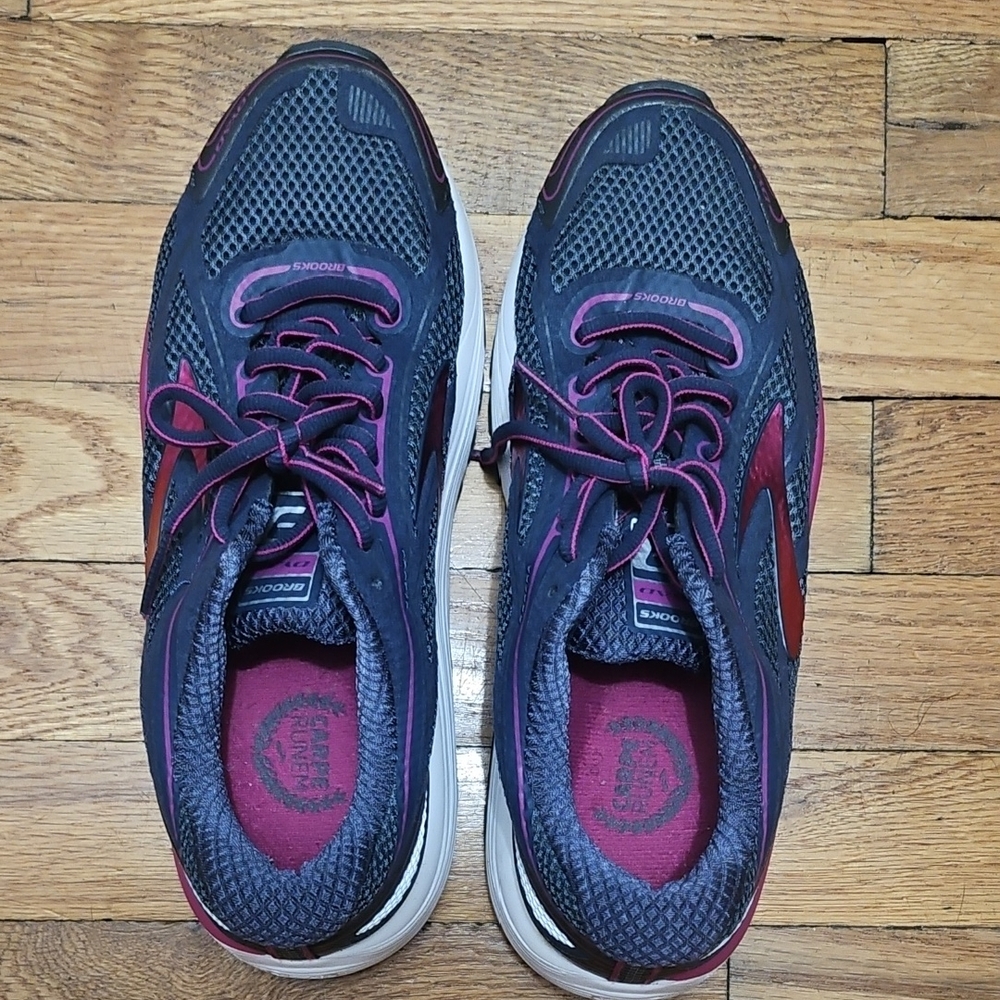Brooks Women's Sneakers - Navy and Fuchsia